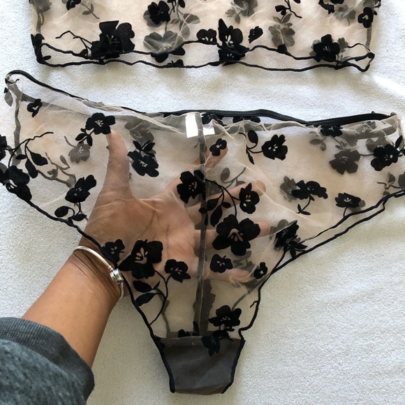 Sexy nude and black flower mesh lingerie set - Picture 6 of 9